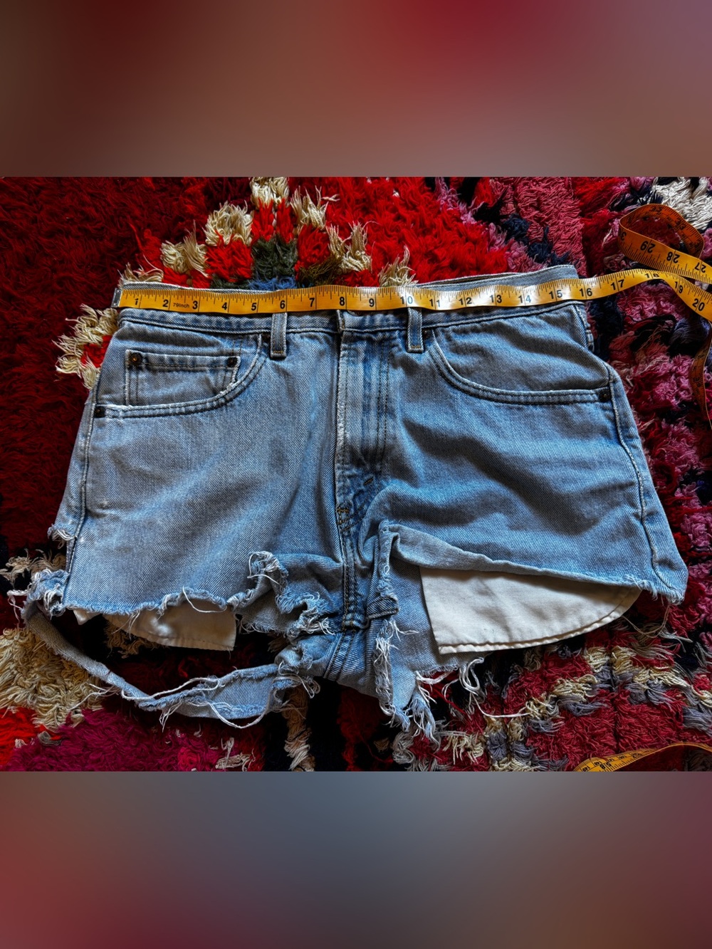 Y2K Vintage Levi’s 100% Cotton Light Wash Cut Off Jeans Sz M - Picture 9 of 9